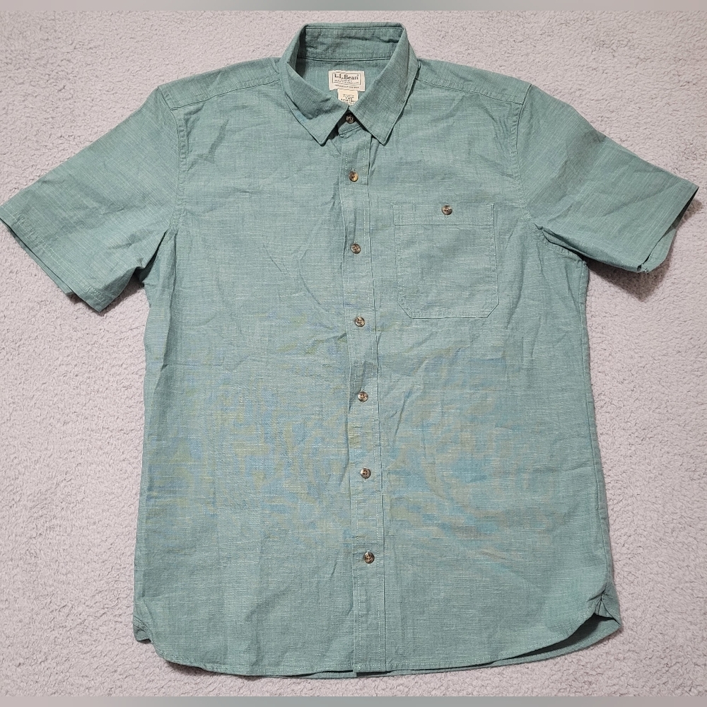 L.L.Bean Slightly Fitted Short Sleeve Button Down Shirt Size Small